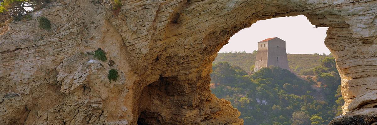 Why is Puglia a holiday area?