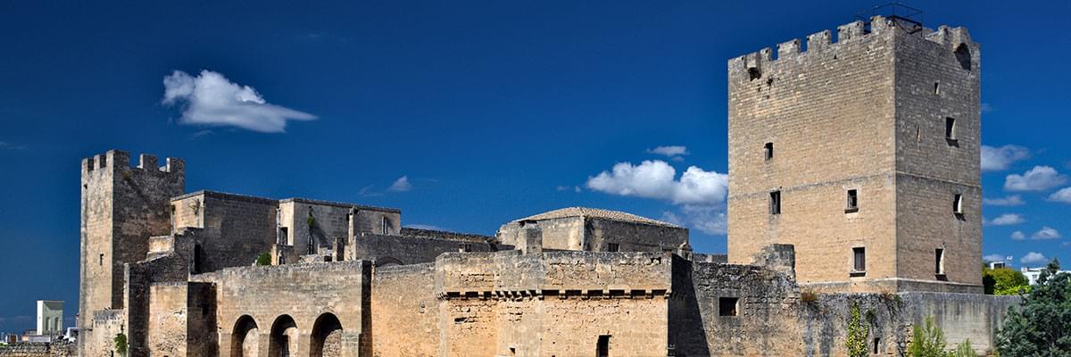What kind of ceramics is Puglia famous for?
